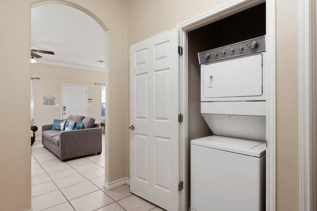 Luxury 3 Bed 2 Bath 1st Floor Near Ferienhaus