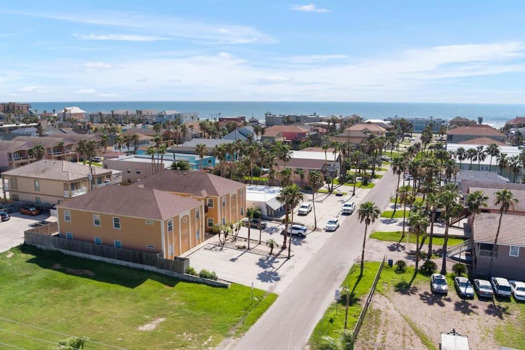 Luxury 3 Bed 2 Bath 1st Floor Near Ferienhaus South Padre Island