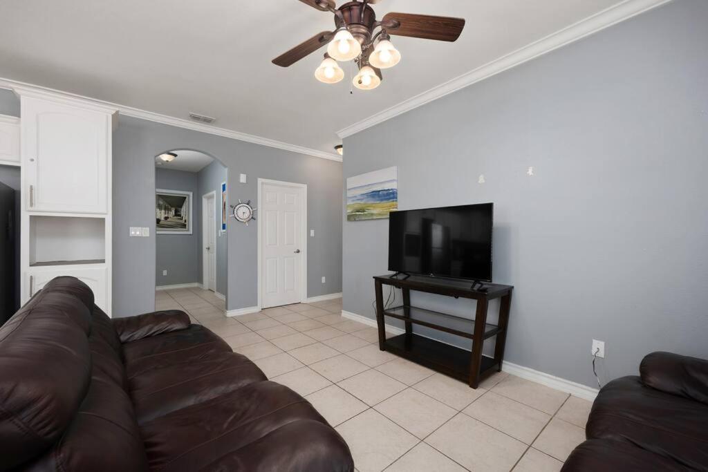 Ferienhaus Luxury 3 Bed 2 Bath 2nd Floor By