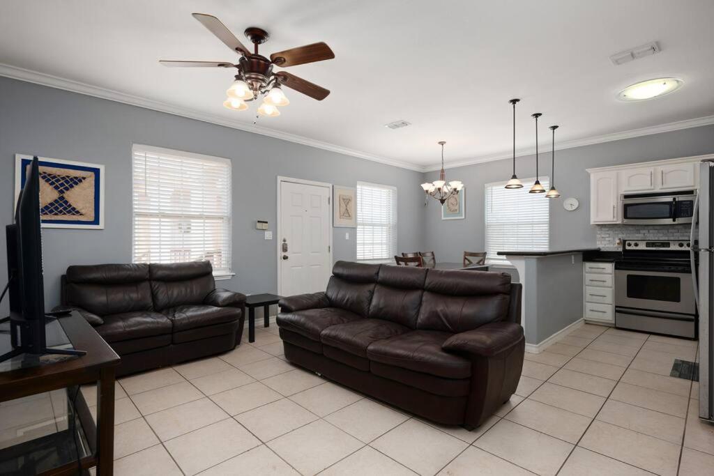 Ferienhaus Luxury 3 Bed 2 Bath 2nd Floor By *