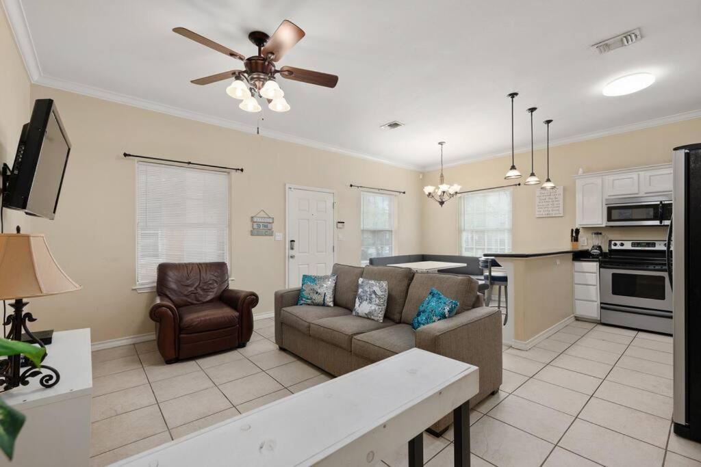 Luxury 3 Bed 2 Bath 1st Floor Near